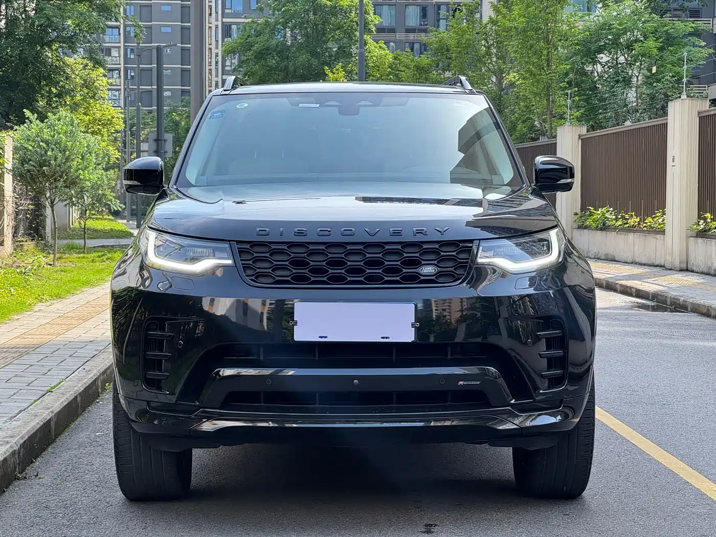 Land Rover Discovery 2023 Facelift 360PS R-Dynamic S фото 2