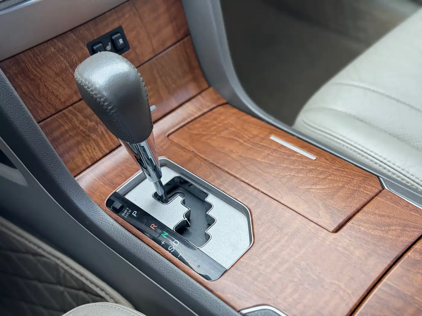 Toyota Camry 2011 240G Classic Anniversary Edition фото 12
