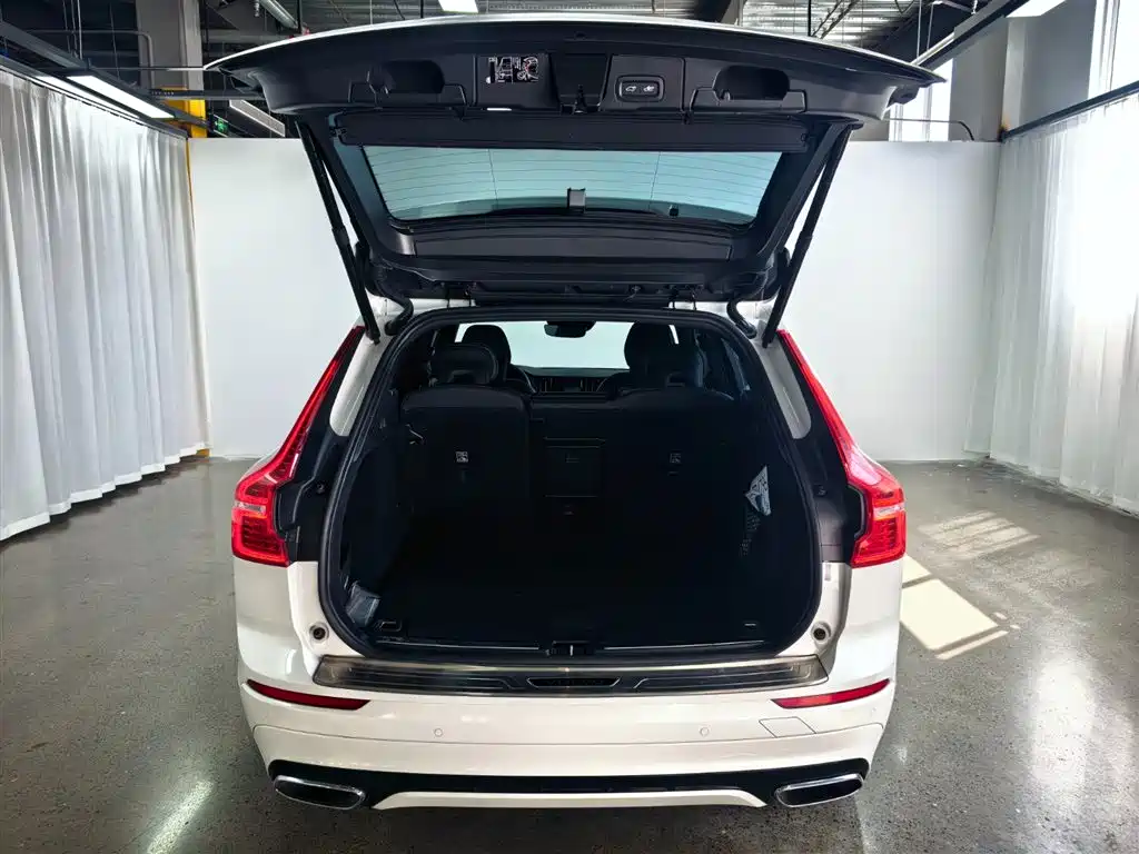 VOLVO XC60 PLUG IN HYBRID