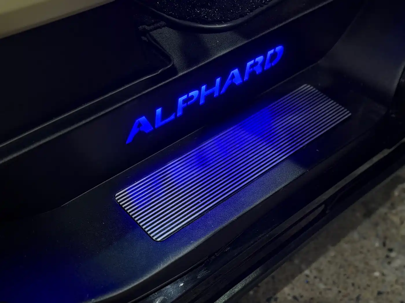 Toyota Alphard 2015 3.5L Premium Edition фото 14