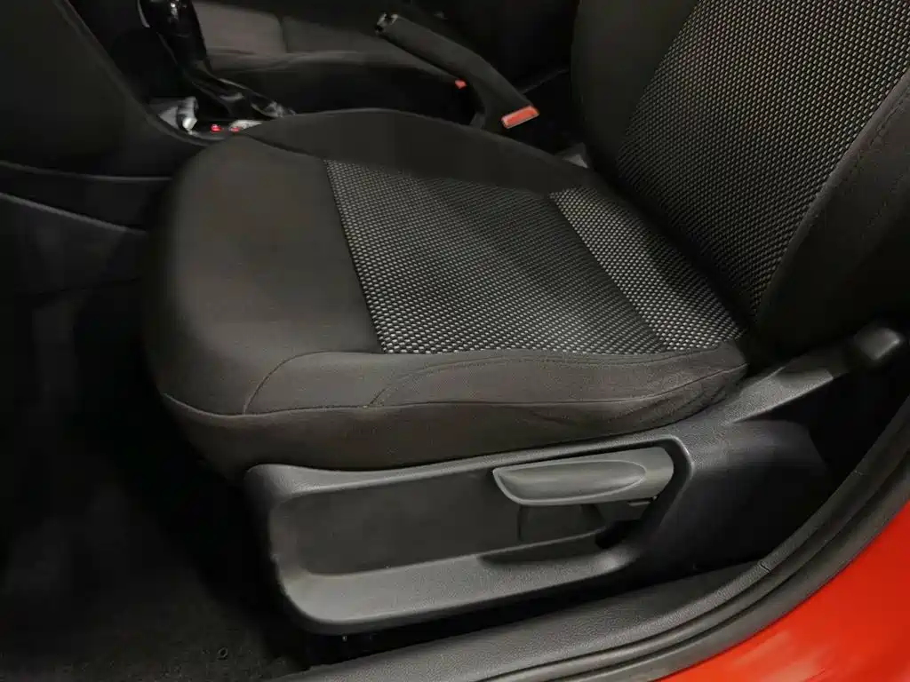 Volkswagen Polo 2011 1.4L Automatic Style Edition фото 20