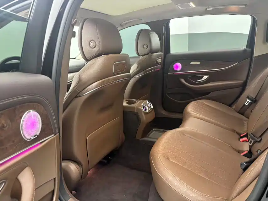 Mercedes-Benz E-Class 2018 E 300 L Fashion фото 31