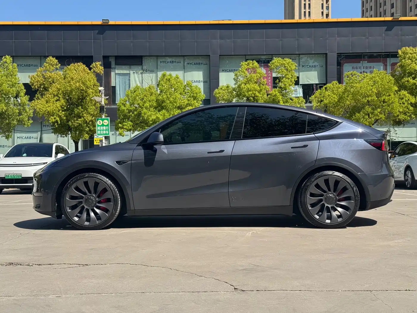TESLA MODEL Y
