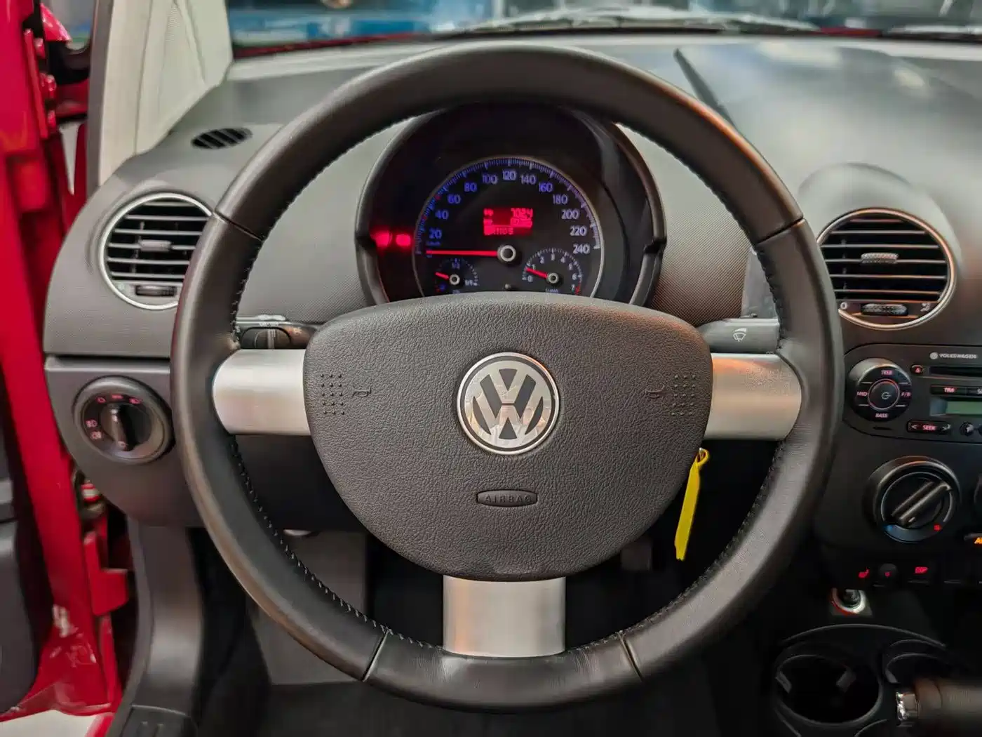 Volkswagen Beetle 2008 1.8T AT Luxury фото 26