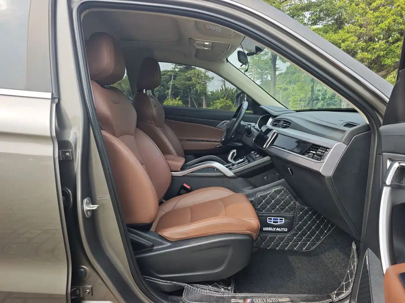 Photo 21 - Geely Atlas