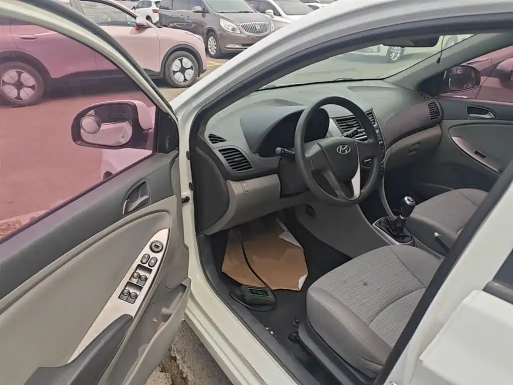 Hyundai Verna 2014 1.4L Manual Smart GLS фото 16