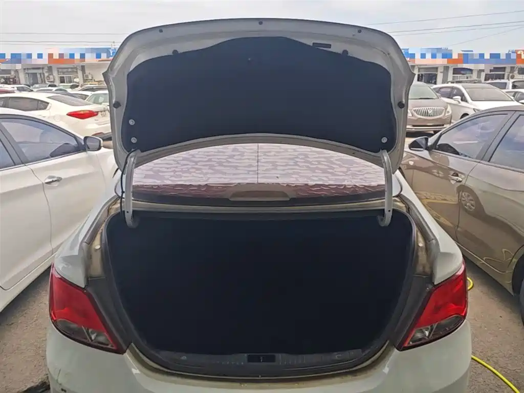 Hyundai Verna 2014 1.4L Manual Smart GLS фото 19