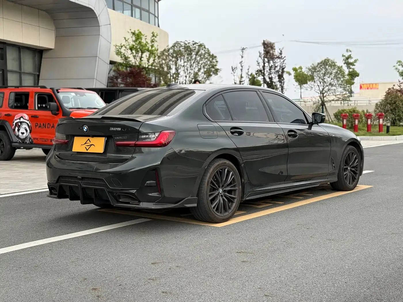 BMW 3 Series 2023 325Li M Sport Black Night Package фото 19