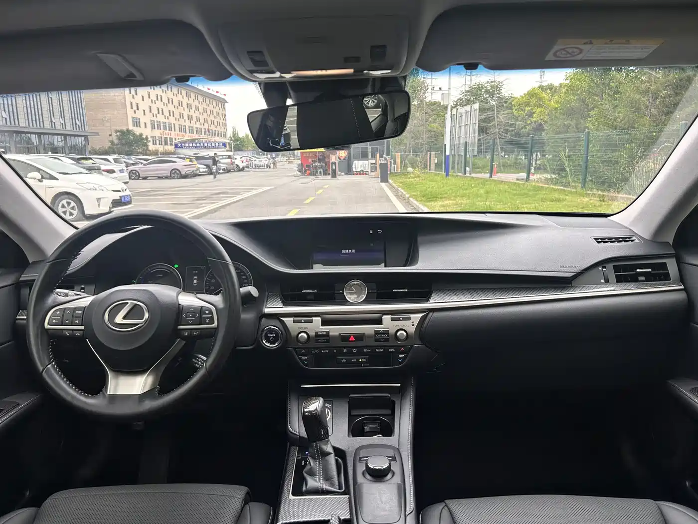 Lexus ES 2015 300h Comfort Edition фото 7