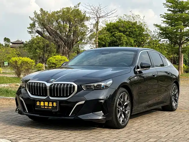 BMW 5 SERIES