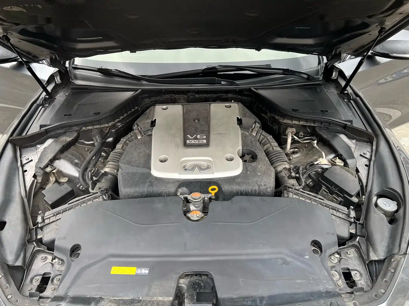 Infiniti Q50 2015 2014 3.7L Luxury Sport