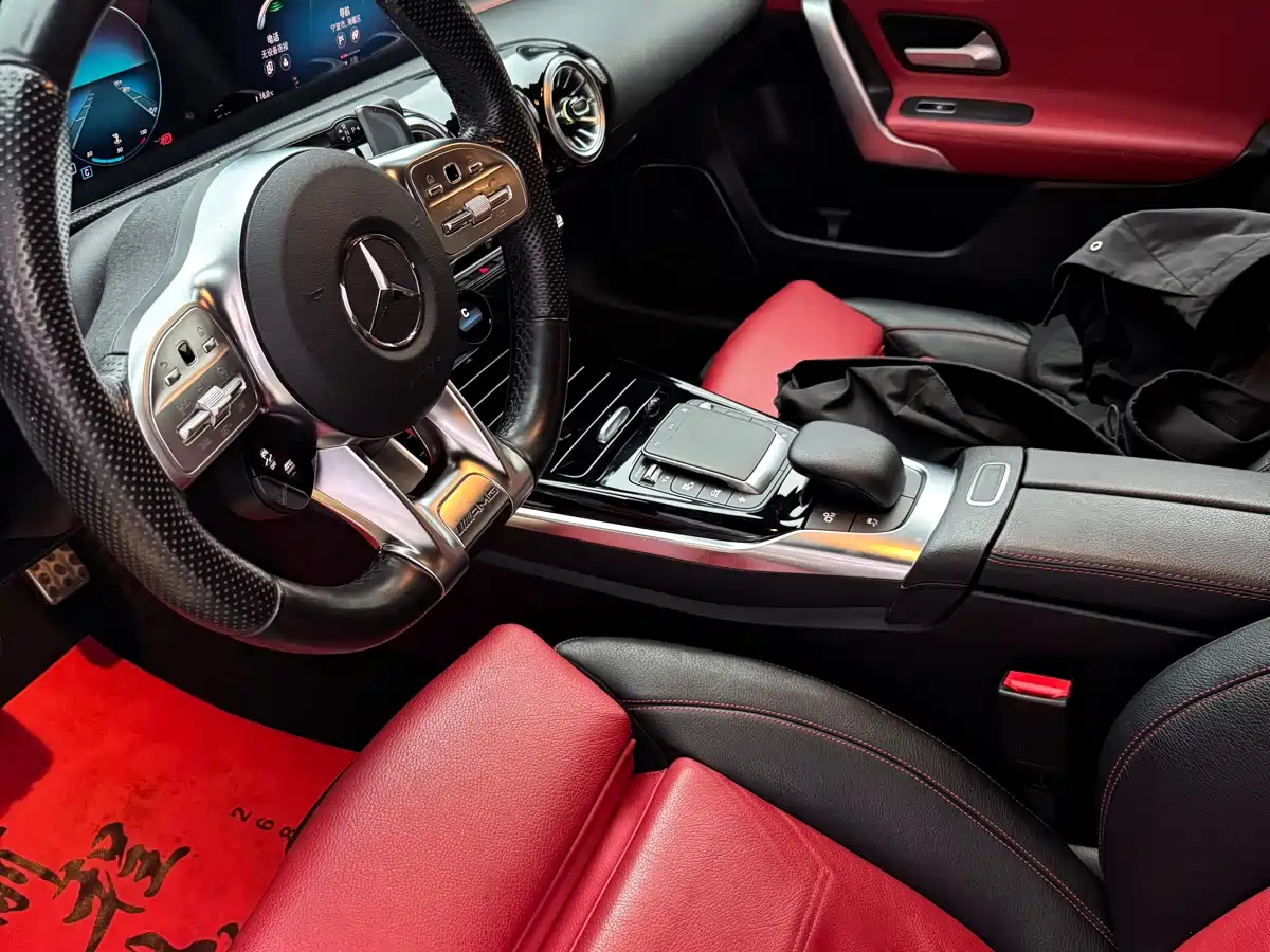 Mercedes-Benz A-Class AMG 2021 AMG A 35 L 4MATIC Blazing Night Special Edition фото 12