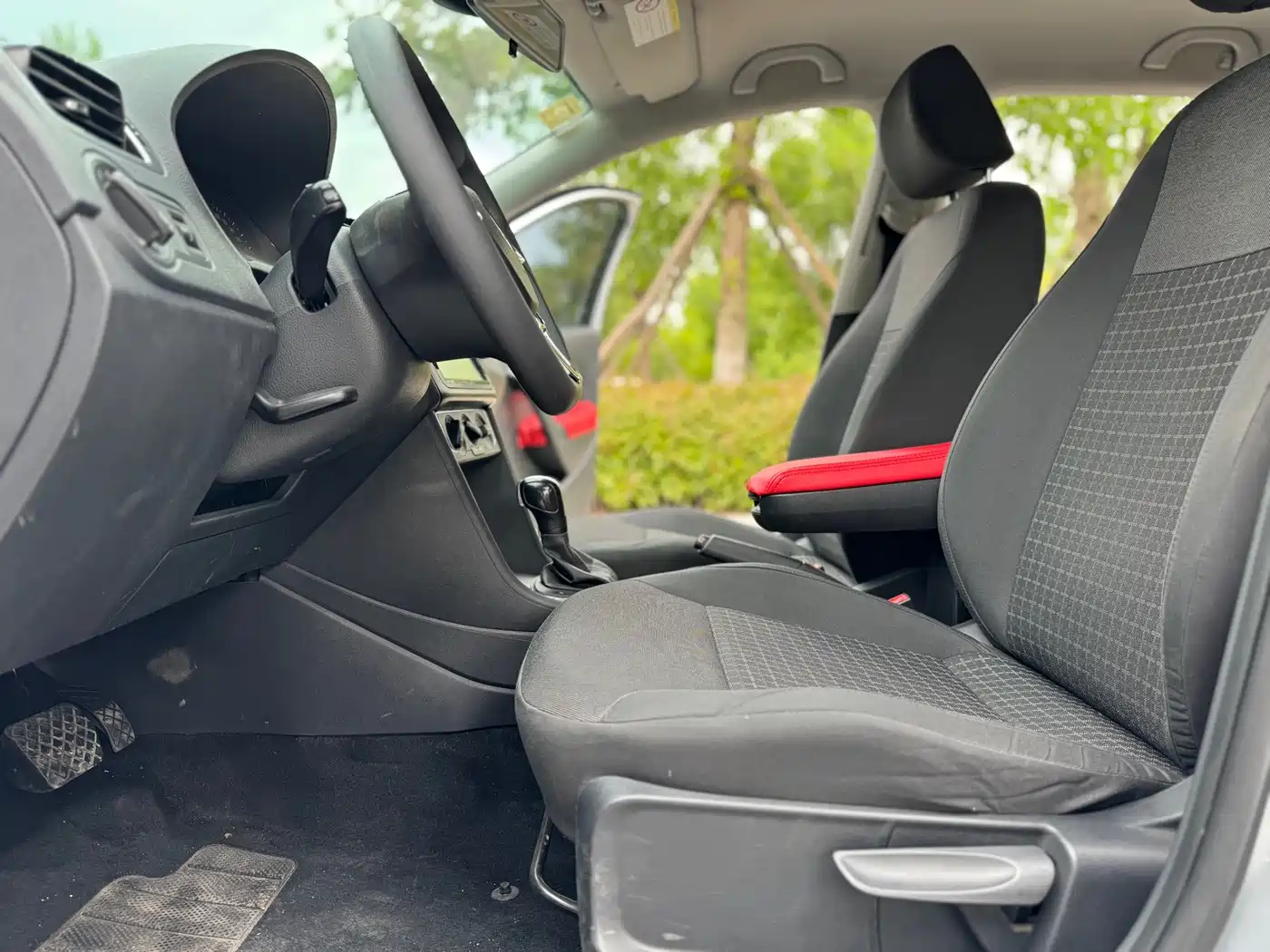 Volkswagen Polo 2014 1.6L Automatic Comfort Edition фото 4