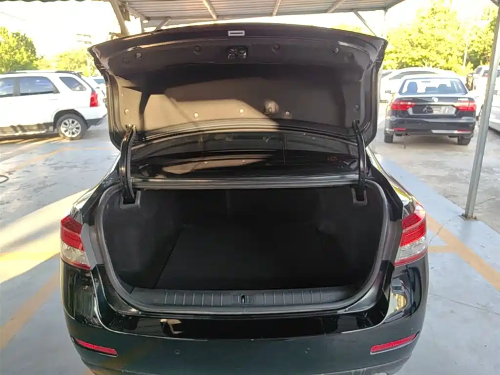 Renault Latitude 2016 2013 Facelift 2.0L CVT Luxury Edition