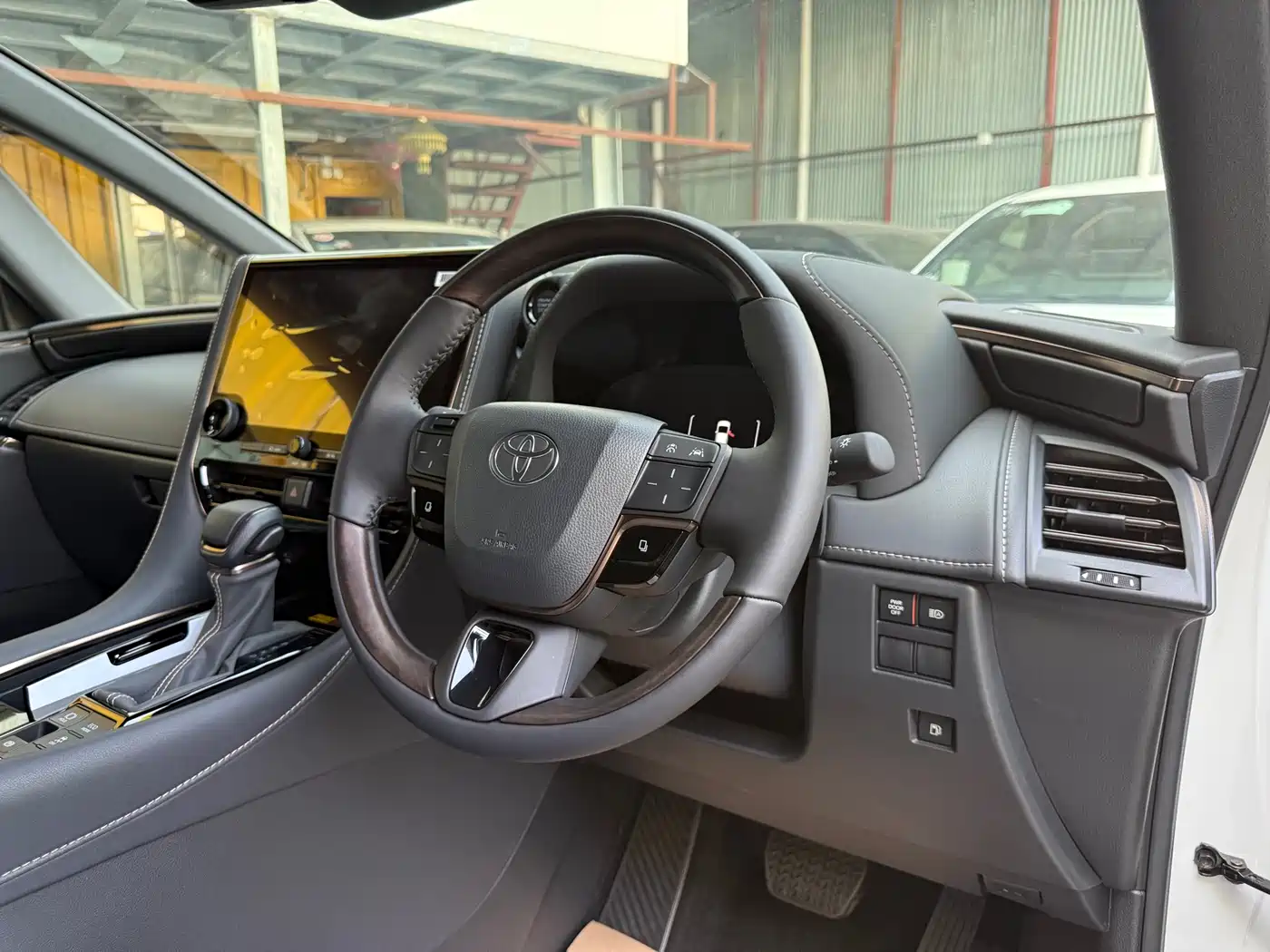 Toyota Alphard 2025 Hybrid 2.5L Prestige Gold Edition фото 10