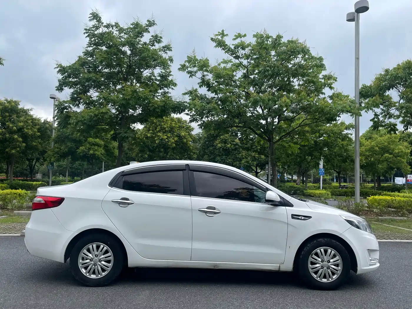 Kia K2 2012 Sedan 1.4L MT GLS Commemorative Edition фото 10