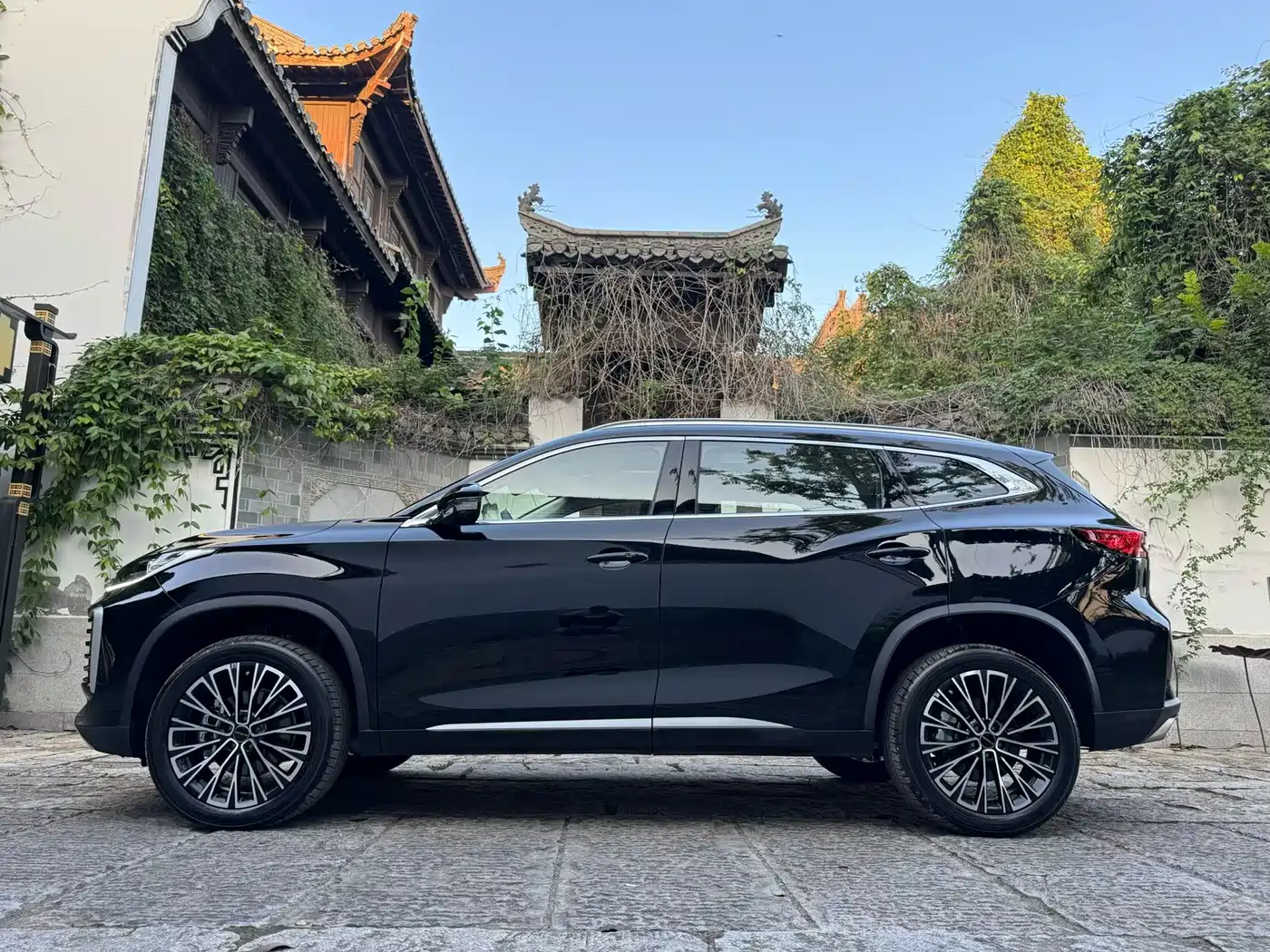 Exeed Lingyun 2025 2025 300T 2WD Starlight Edition
