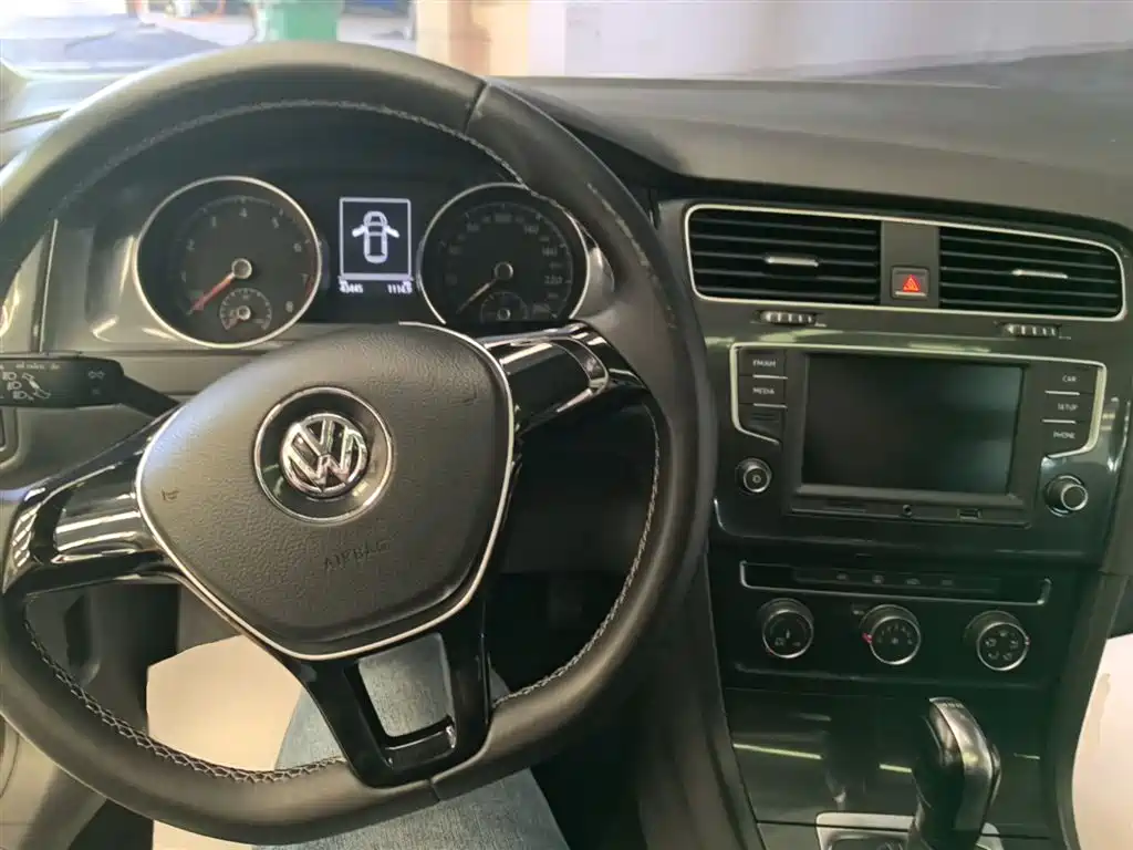 Volkswagen Golf 2017 230TSI Auto Comfort Millionth Anniversary Edition фото 10