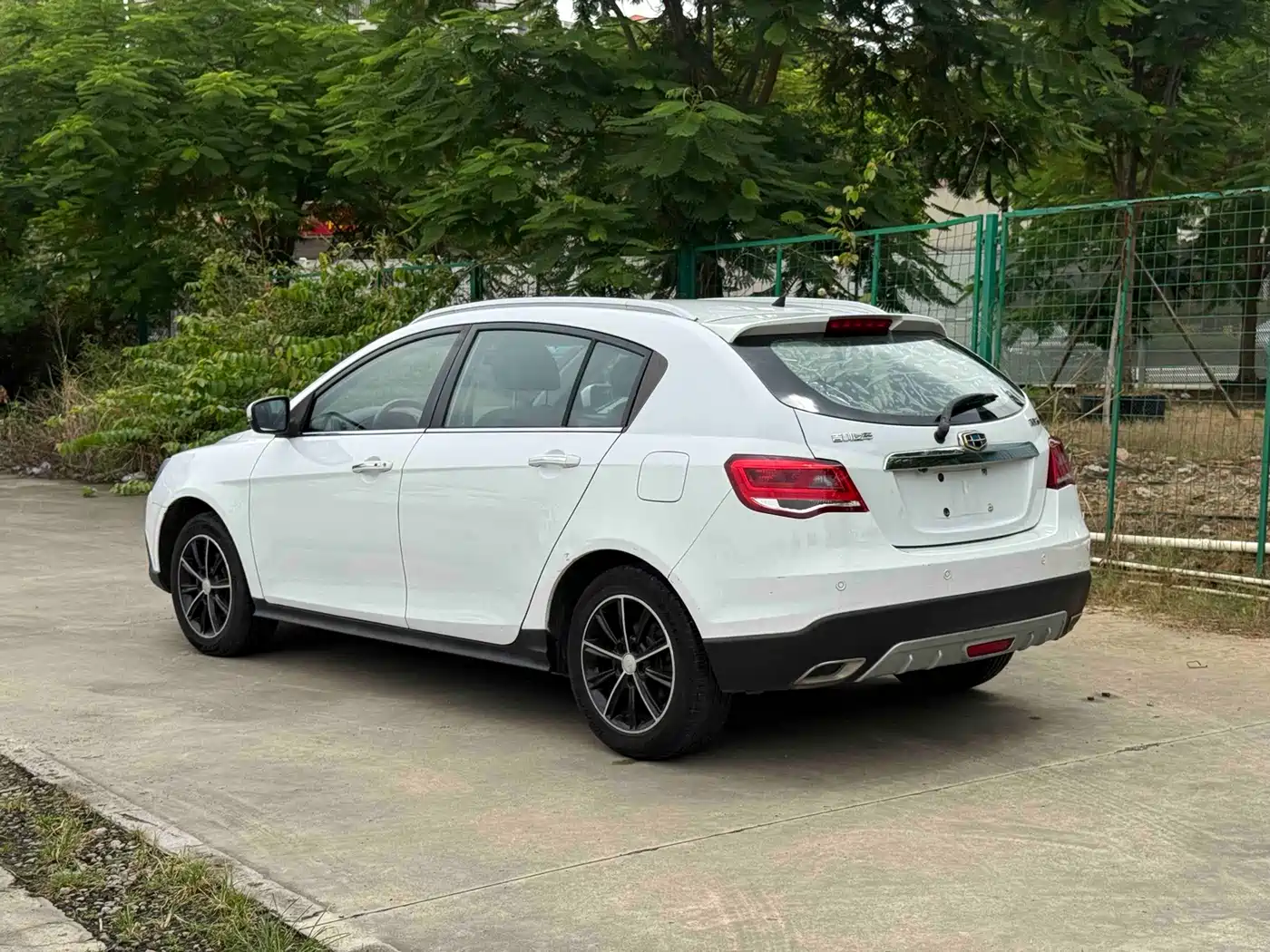 Фото 8 - Geely Emgrand
