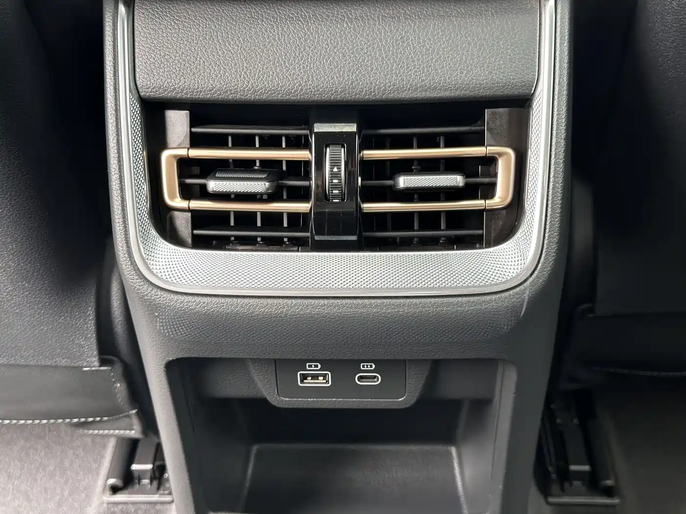 Hongqi H6 2023 2.0T Premium Edition фото 26