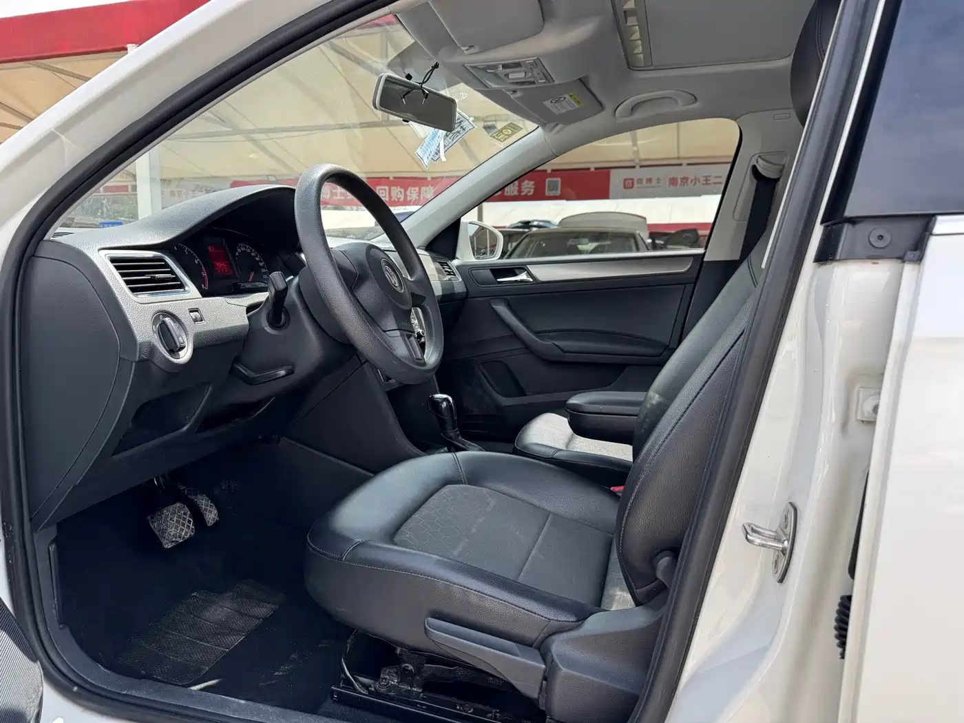 Volkswagen Santana 2015 1.6L Automatic Comfort Edition фото 3