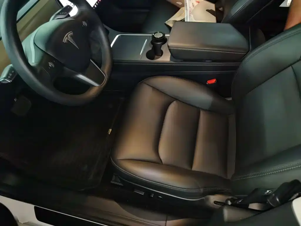 Фото 8 - Tesla Model 3