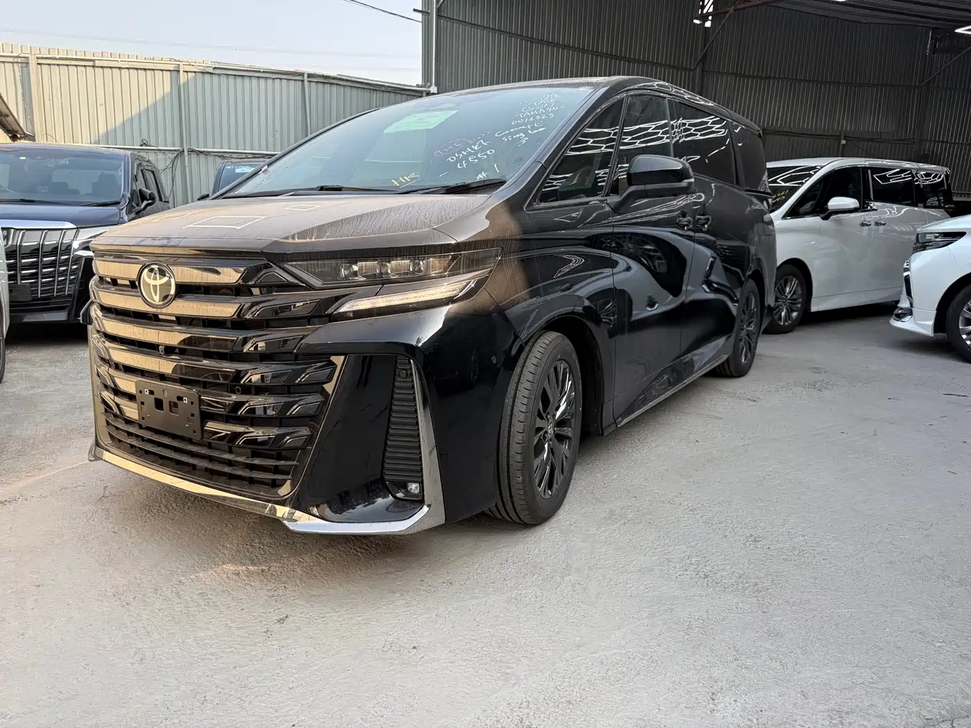 Toyota Vellfire 2025 Crown Hybrid 2.5L Ink Gold Edition