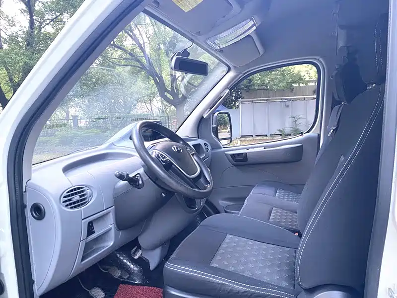 SAIC Maxus Xintu V80 2019 Model 2.5T Classic 6-speed manual Aoyuntong short wheelbase ultra-low roof 5/6-seater фото 7