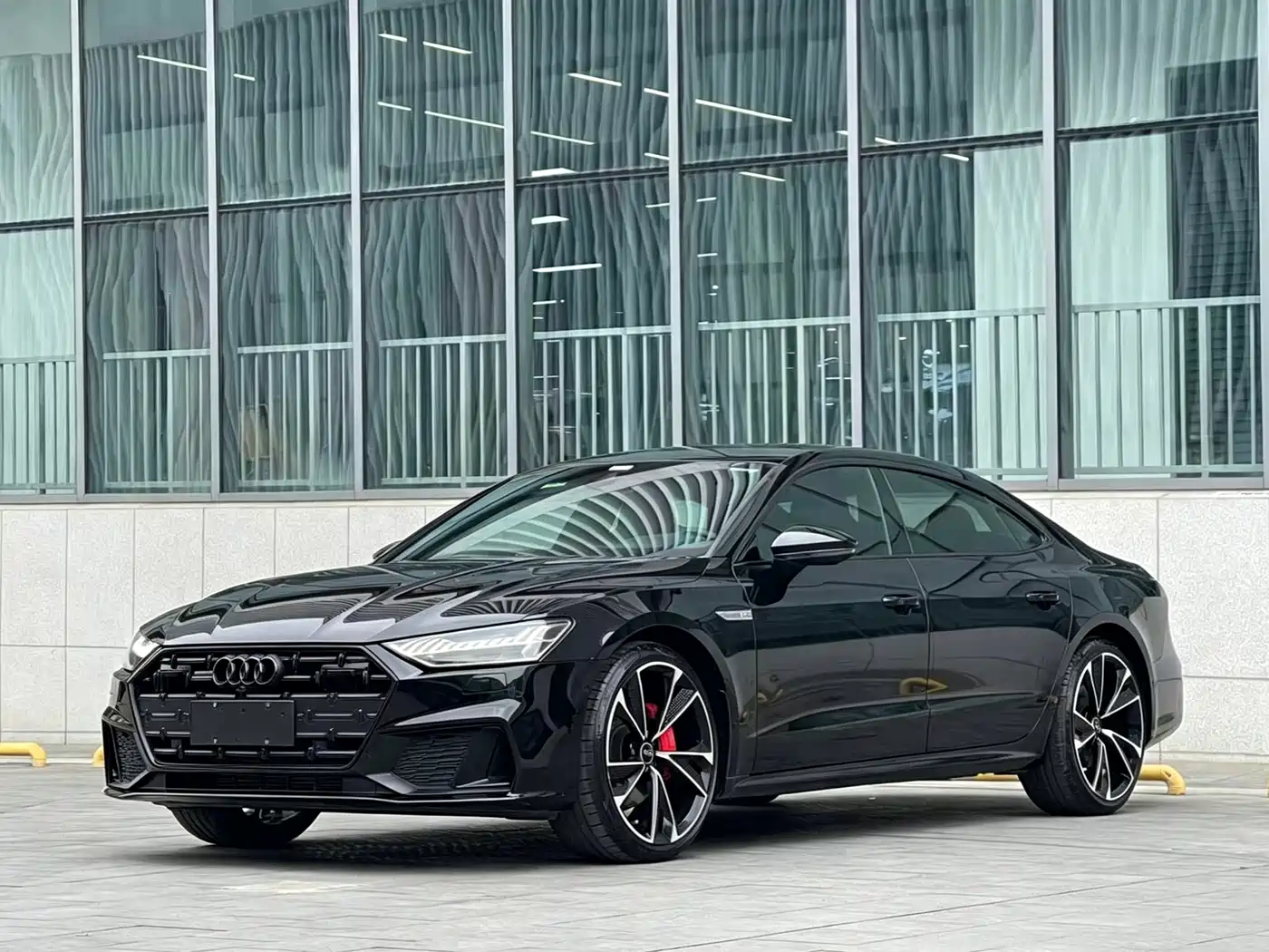Фото 1 - Audi A7L