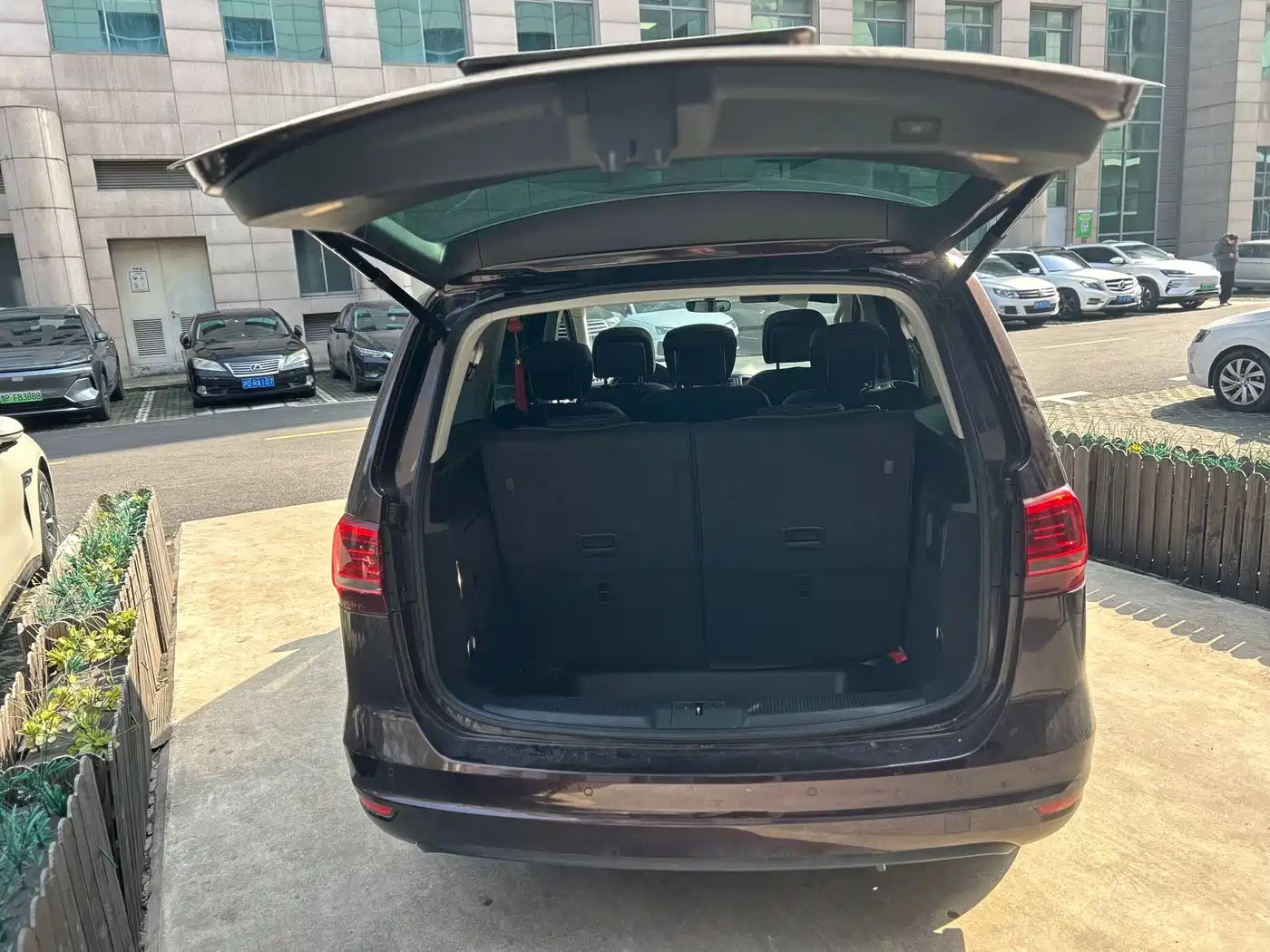 Volkswagen Sharan 2018 380TSI Comfort 7-Seater фото 5