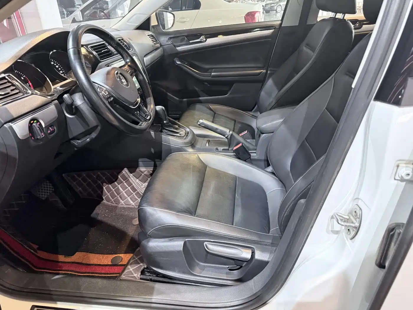 Volkswagen Sagitar 2018 1.6L Automatic Comfort фото 6