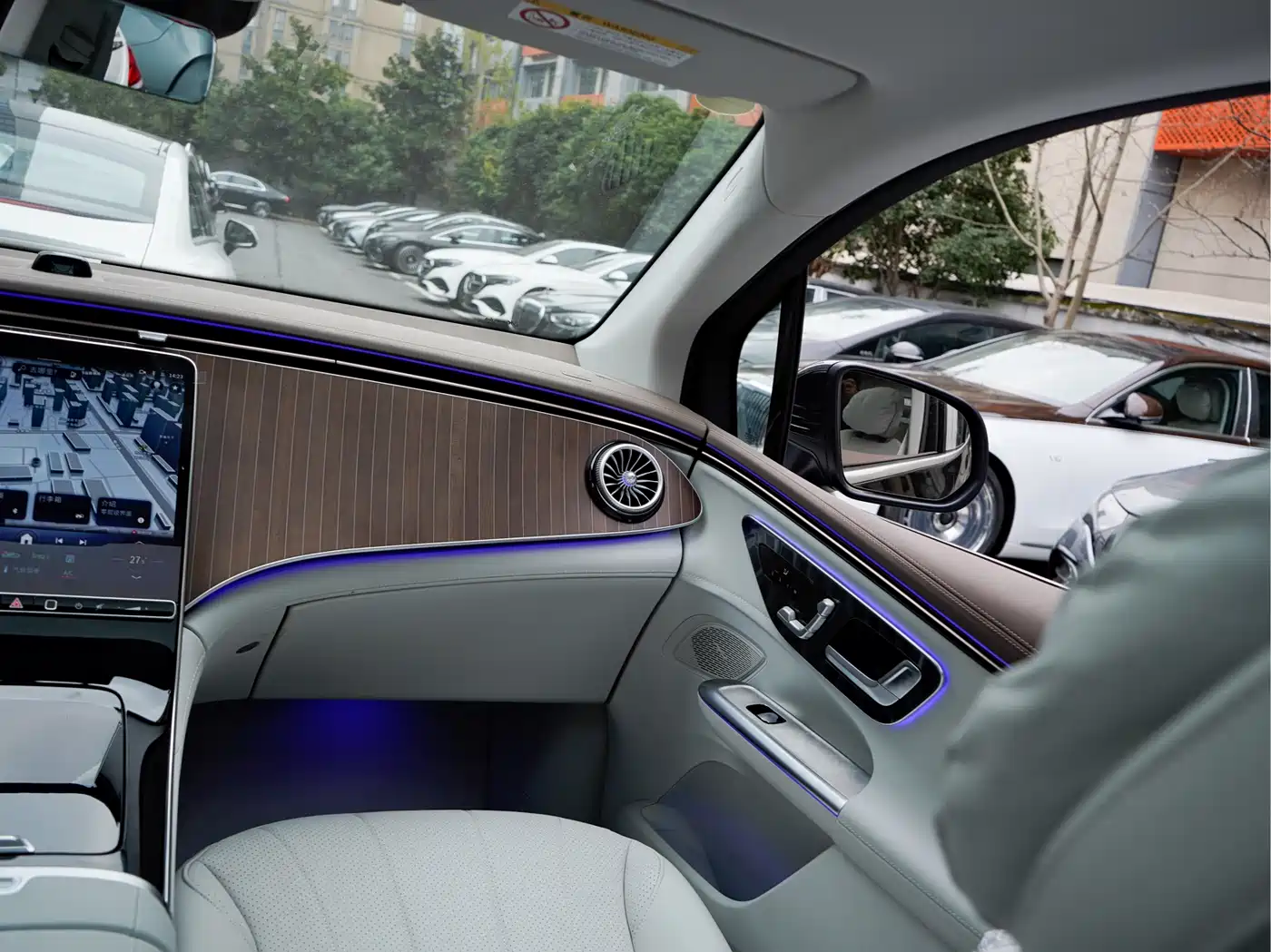 MERCEDES-BENZ EQE SUV