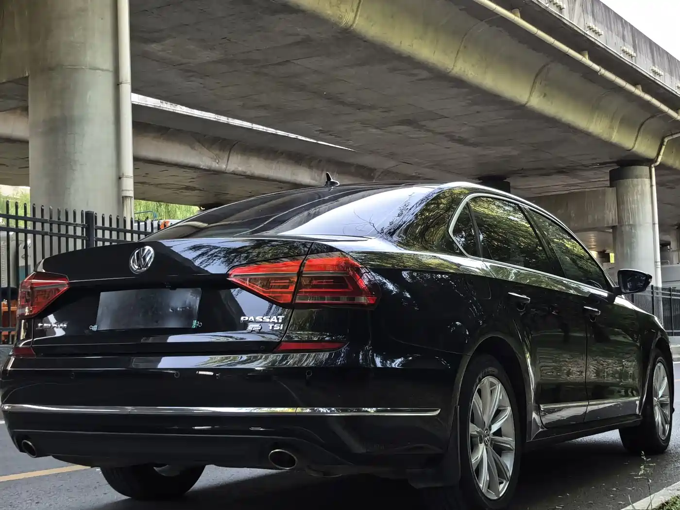 Volkswagen Passat 2017 330TSI DSG Prestige фото 11