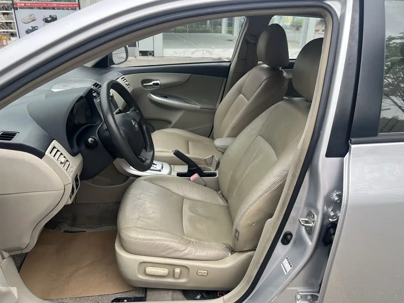 Toyota Corolla 2011 1.8L CVT GL-i фото 8