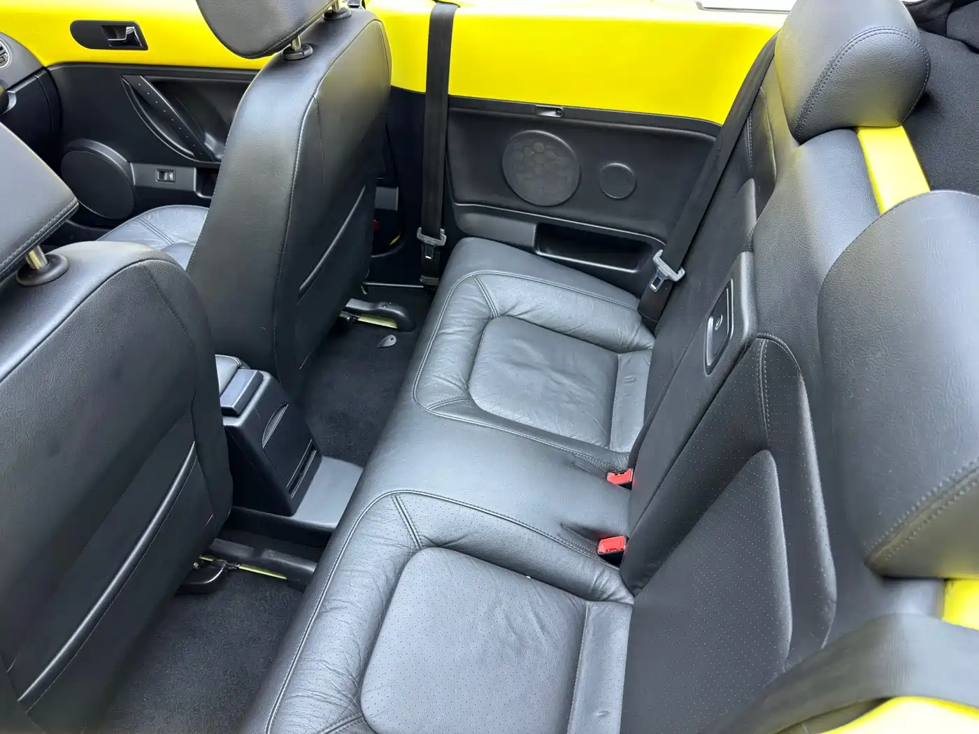 Volkswagen Beetle 2009 2.0 AT Top Convertible фото 12