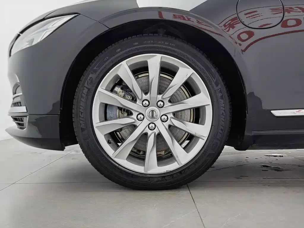 صورة 17 - Volvo S90 Plug-in Hybrid