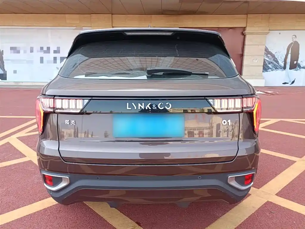 Lynk & Co 01 2017 2.0T 2WD фото 6