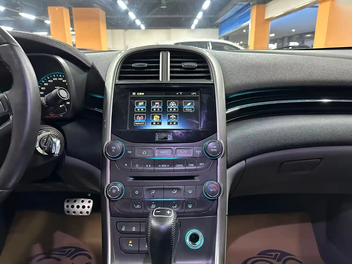 Chevrolet Malibu 2014 2.0L Automatic Luxury фото 11