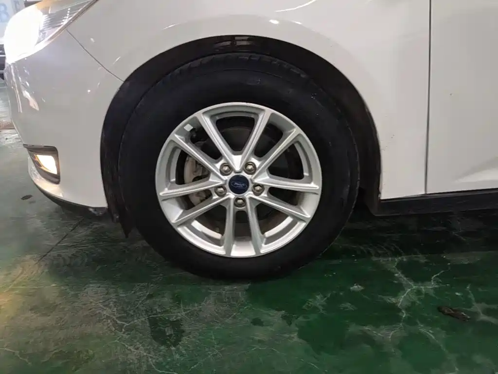 Photo 23 - Ford Focus