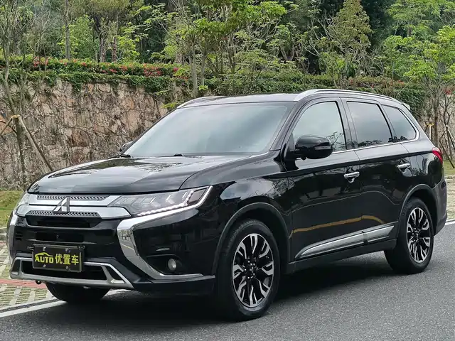 MITSUBISHI OUTLANDER
