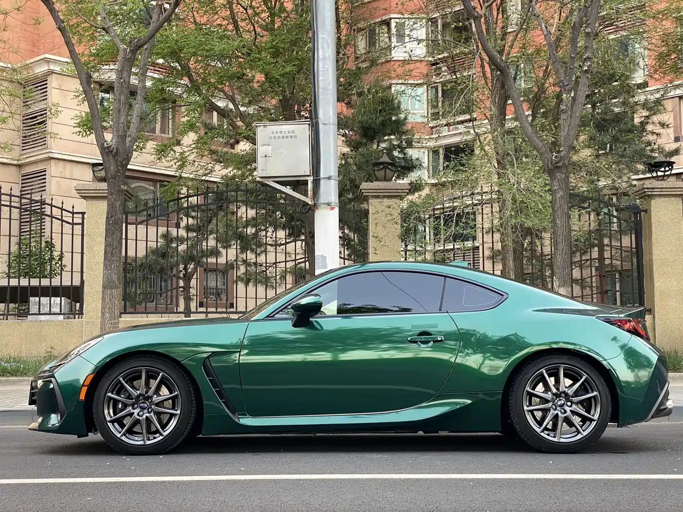 Subaru BRZ 2023 2.4L Manual 10th Anniversary Edition фото 4