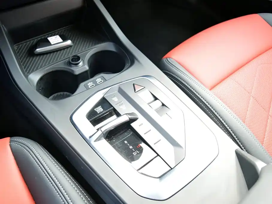 BMW 2 Series 2025 225L M Sport Package фото 10