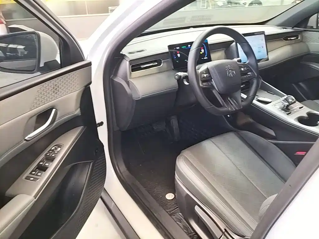 BYD Qin PLUS 2025 DM-i Smart Drive 55KM Leader фото 16