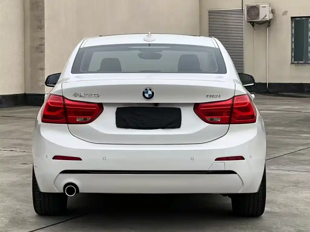 BMW 1 Series 2017 118i Sport фото 7