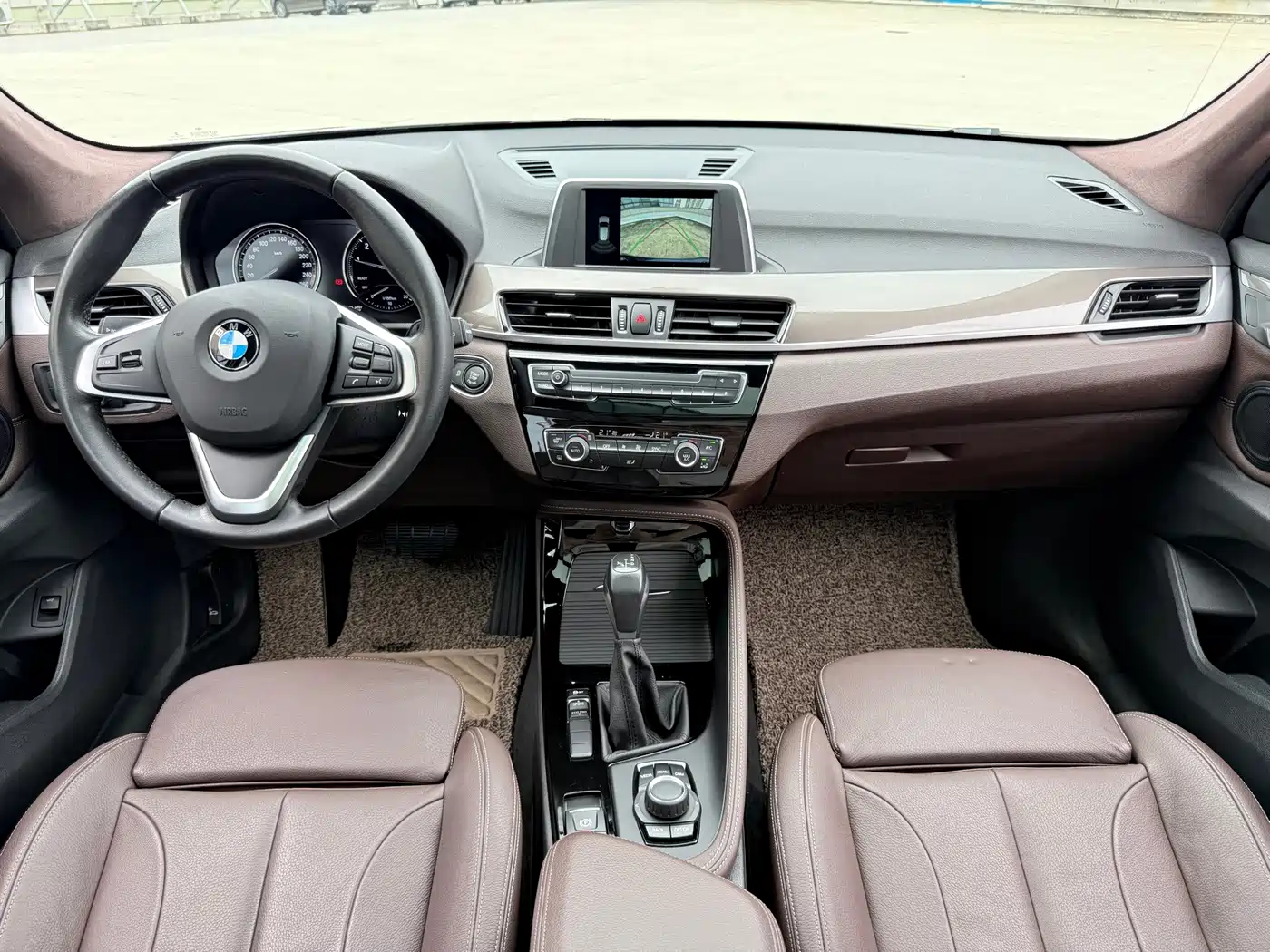 BMW X1 2018 sDrive18Li Premium Model фото 5
