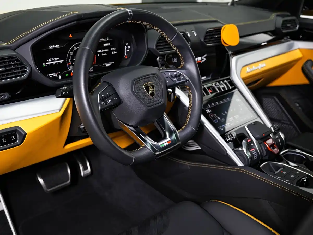 Фото 14 - Lamborghini Urus