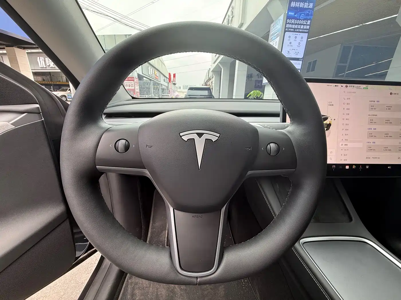 TESLA MODEL Y