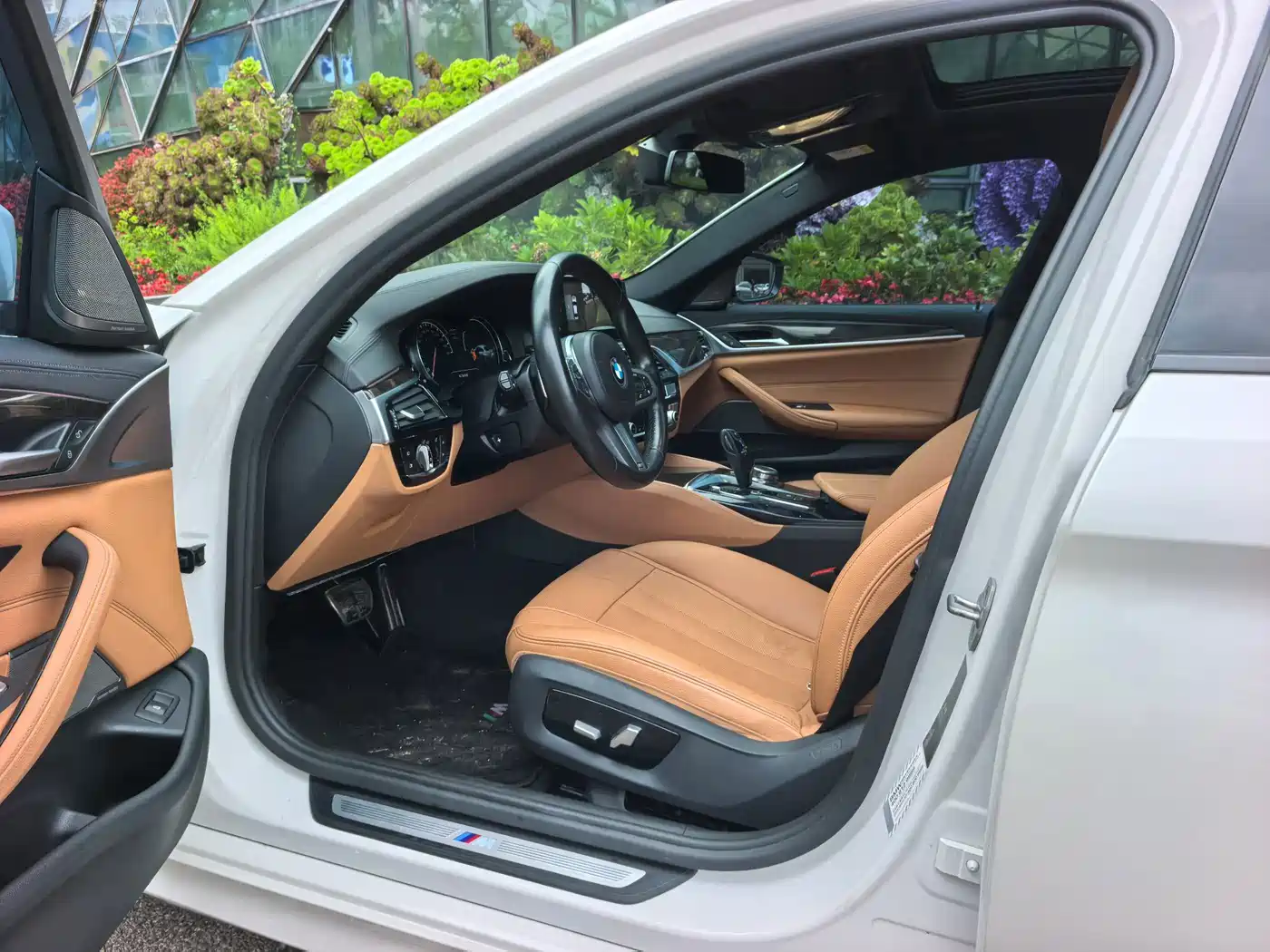 Photo 4 - BMW 5 Series