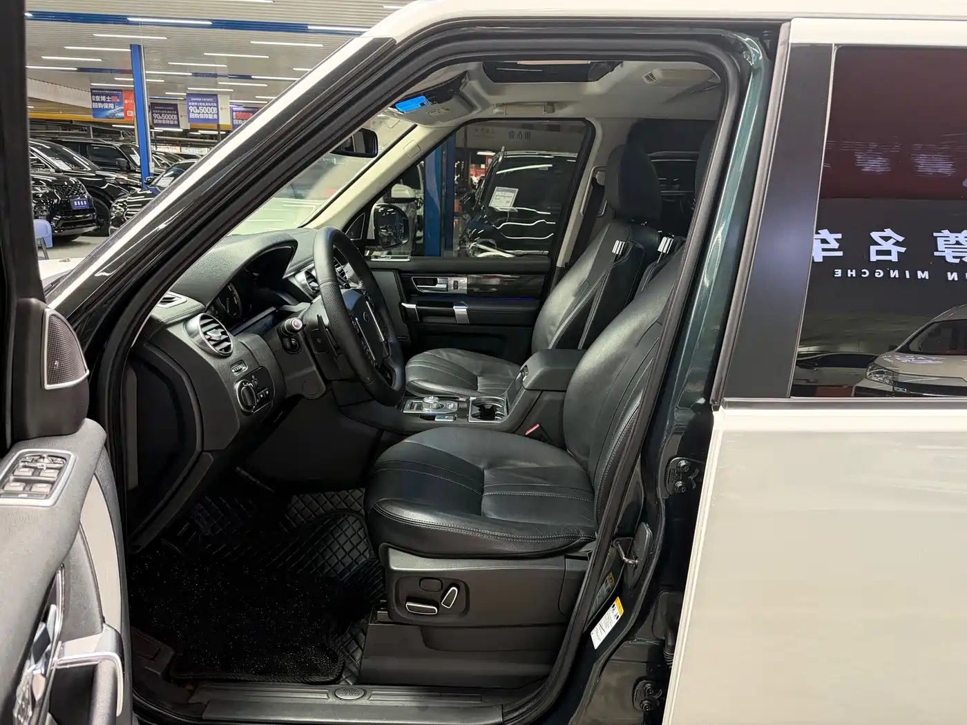 Land Rover Discovery 2015 3.0 SDV6 HSE Diesel фото 6