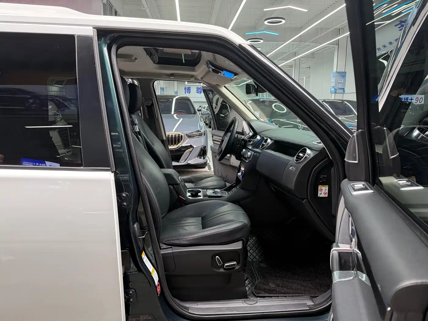 Land Rover Discovery 2015 3.0 SDV6 HSE Diesel фото 14